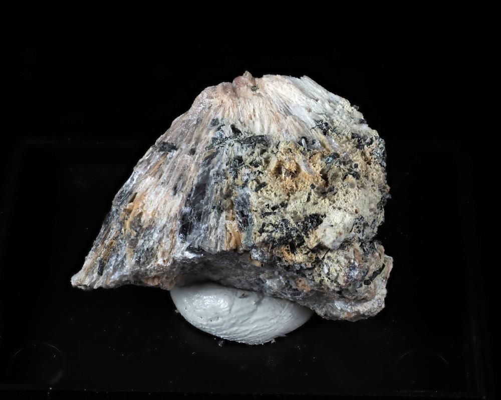 Sphaerobertrandite